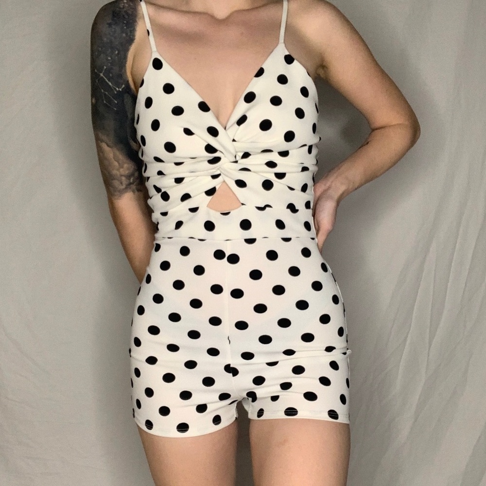 Cute 50’s Inspired Polk-a-Dot Romper Size XS